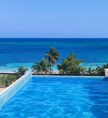 Puerto Morelos Apartment | Modern 1 bedroom suite by beach Great location!
