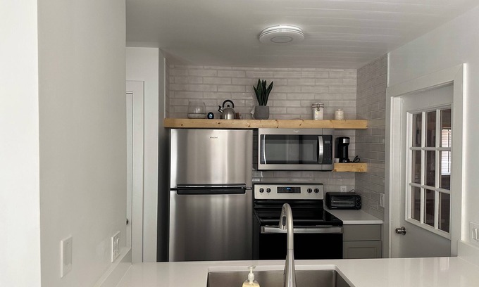 North Austin Civic Association Apartment | Modern 1 x1 Near Domain WiFi TV Parking