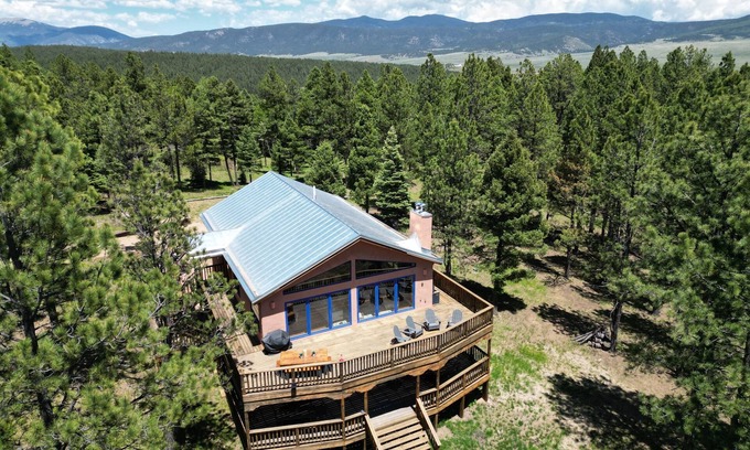 Angel Fire House | Modern,15 Private Acres, 2 Fireplaces w/Wood Incl, EV & RV Hookups, Bunk Room