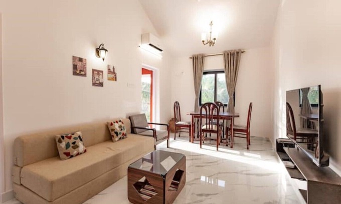 Varca Condo | Modern 1BHK Condo | W/S. Pool | 2m. Walk To Beach