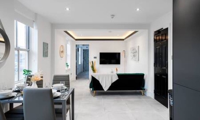 Newbury Apartment | Modern 1BR Apartment Newbury Town Centre