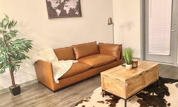 Central Southwest Apartment | ⚡️Modern 1BR/BA Mid-Rise w/ 24hr pool+Gym⚡️