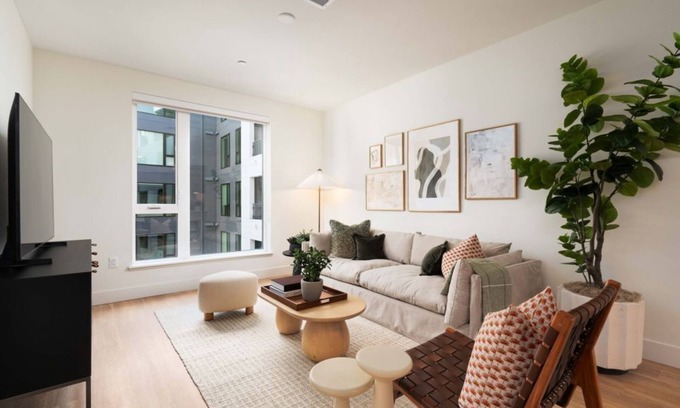Burlingame Condo | Modern 1BR Condo at One Adrian w Pool