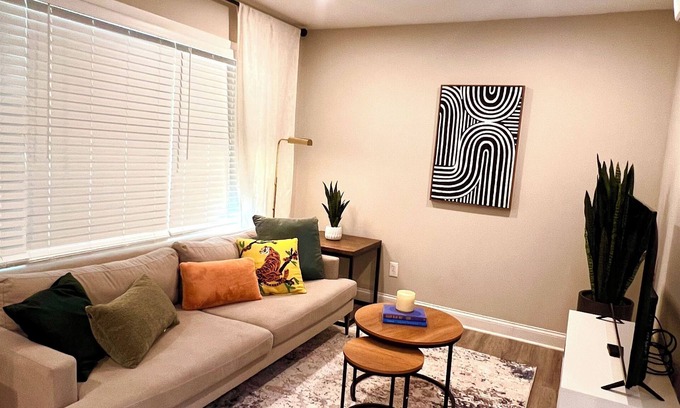 Charlotte Condo | Modern 1BR Condo with Gym WiFi and Dog Park Near NoDa and Uptown