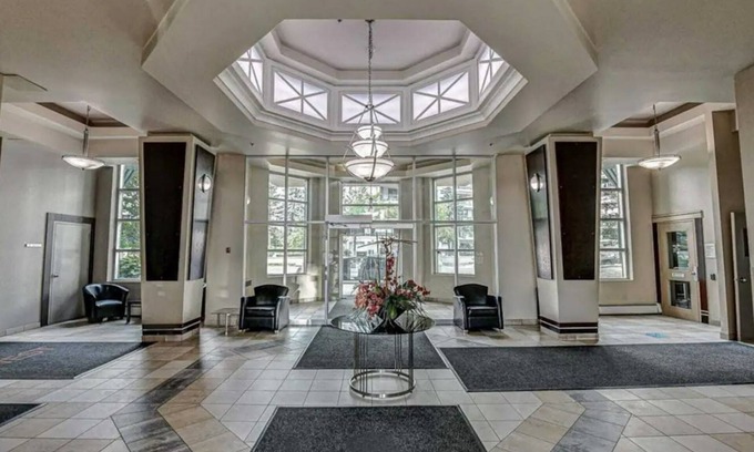 Downtown West End Condo | Modern 1BR DT Condo by Bow River & C-train w/Patio, Gym & underground parking