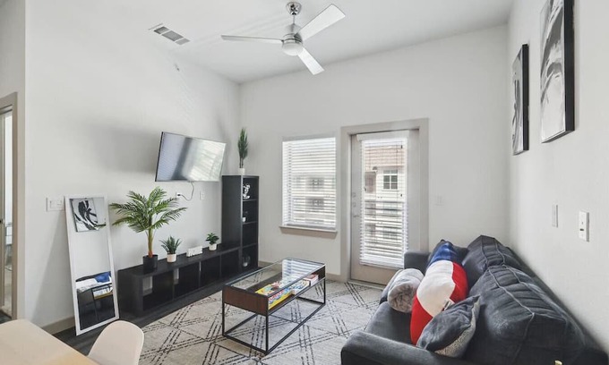 McKinney Apartment | Modern 1BR near TPC Golf | Free Parking & Wifi