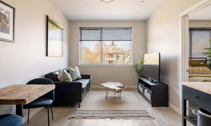 Ladd's Addition Apartment | Modern 1BR Walk to Dining & Bars Fast WiFi + AC