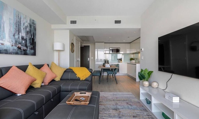 Victoria Park Condo | Modern 1BR with gorgeous Stampede view