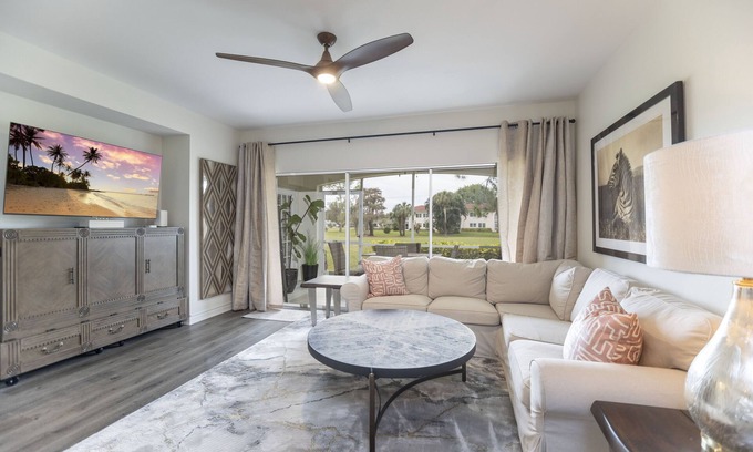 Central Naples Condo | Modern, 1st Floor, Centrally located Condo