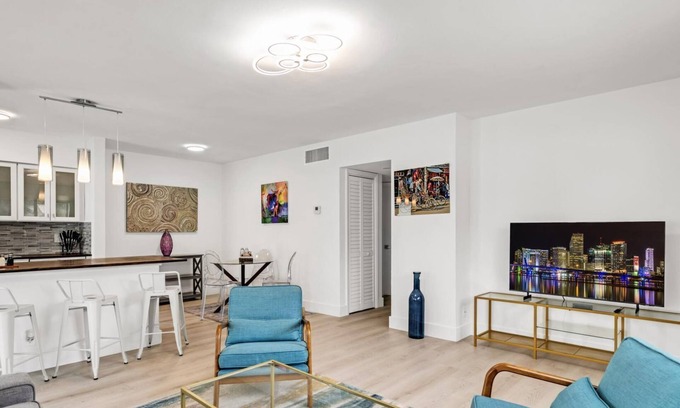 Croissant Park Condo | Modern 2/1 rent near Las Olas Fort Lauderdale