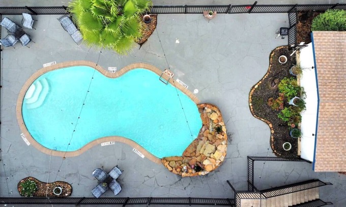 The Galleria Apartment | Modern 2-BD/1-BT King Suite | The Galleria