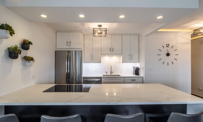 Near North Side Condo | Modern 2 Bed/1 Bath condo. Great Location and Views