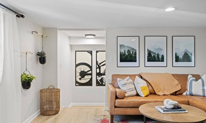 Brevard House | Modern 2 Bed 1 Bath Walking Distance to Downtown