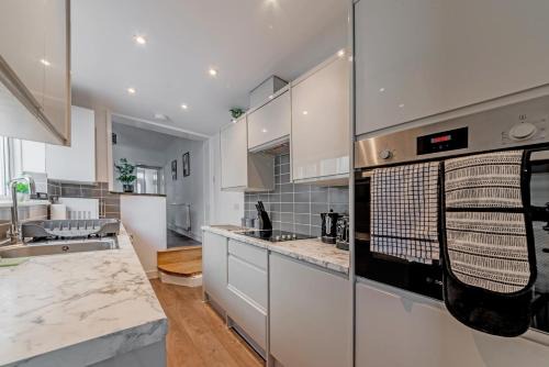 Sittingbourne House | Modern 2 bed 2 Bath House in Sittingbourne by Splendid Stays