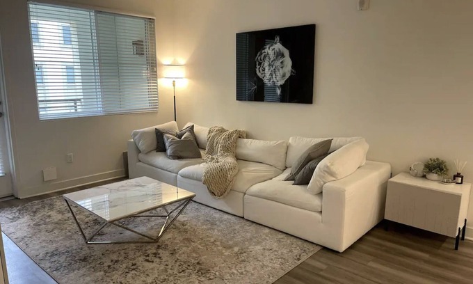 Cerritos Apartment | Modern 2 bed/2 bath near Disneyland