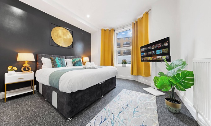 Livesey Apartment | Modern 2-Bed Flat in London, Zone 2, with Parking