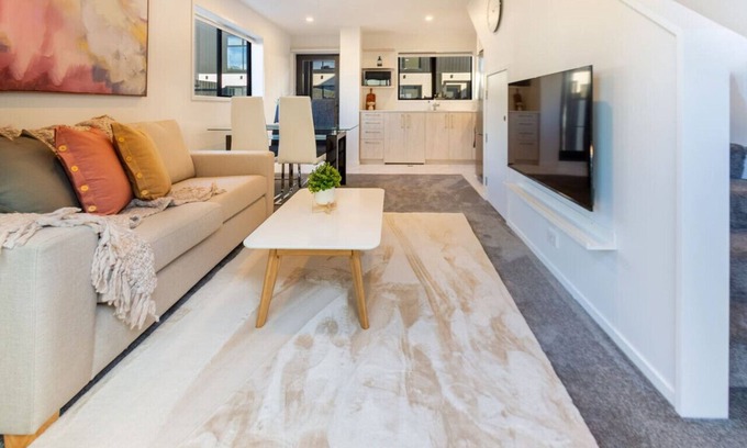 Christchurch City Centre House | Modern 2 bed Hagley Park Riverside Market