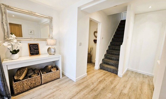 Shrewsbury House | Modern 2-bed home in a peaceful area, with parking | Pass the Keys