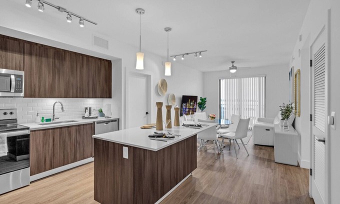 Doral Apartment | Modern 2 Bed in the Heart of Doral Free Parking
