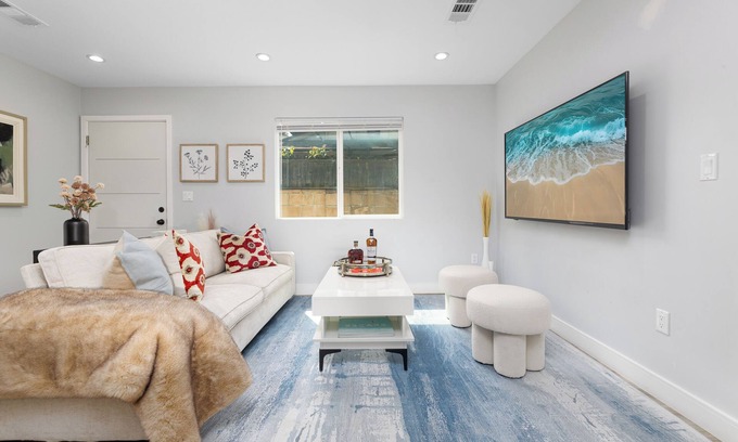 Mission Hills House | Modern 2-Bed Perfect for Extended Stays!