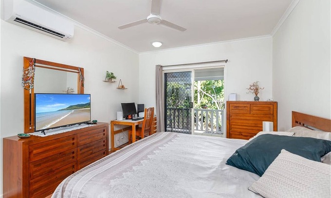 Port Douglas House | Modern 2 bed townhouse with pool