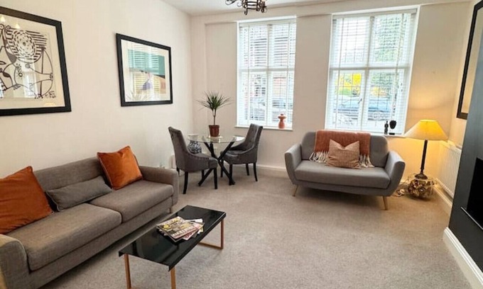 Marlow Apartment | Modern 2 bed w/parking in Marlow