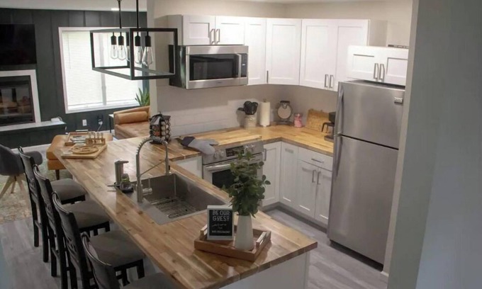 East Stroudsburg House | Modern 2 Bedroom Townhome w/Fireplace & Jacuzzi Room