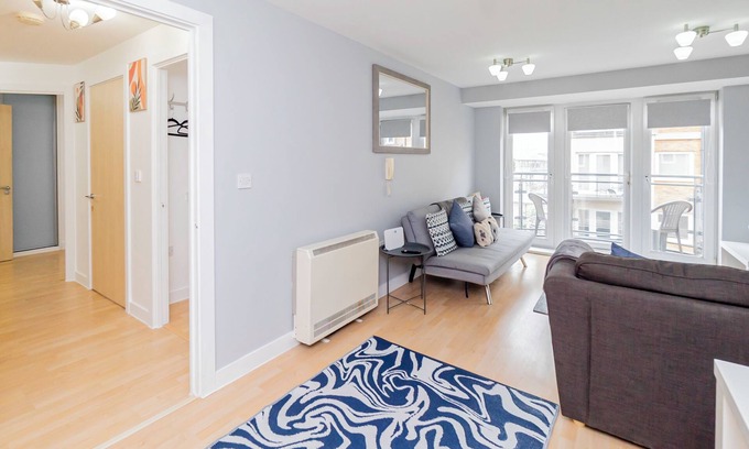 Basingstoke Apartment | Modern 2-Bedroom Apartment in Central Basingstoke walk to Festival Place & The Avil Theatre