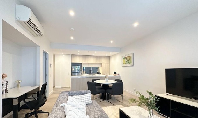Macquarie Park Apartment | Modern 2-Bedroom Apartment next North Ryde Metro