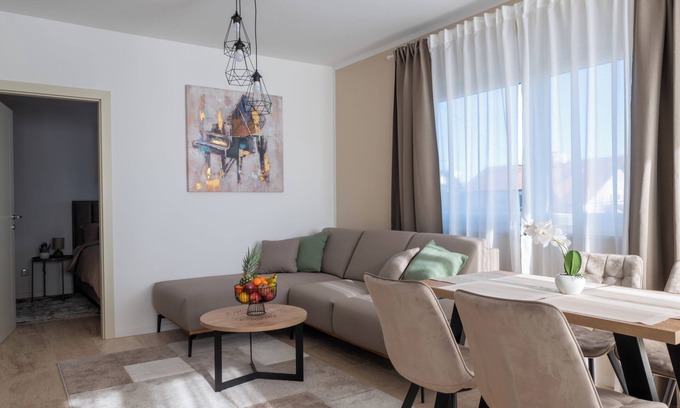 Kraljevec Sesvetski Apartment | Modern 2-Bedroom Apartment Kona - Free Parking & Self Check-In