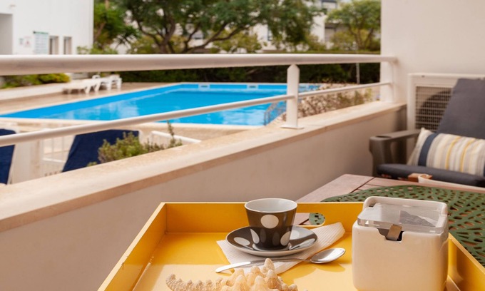 Santa Luzia Apartment | Modern 2 bedroom apartment with pool near the beach
