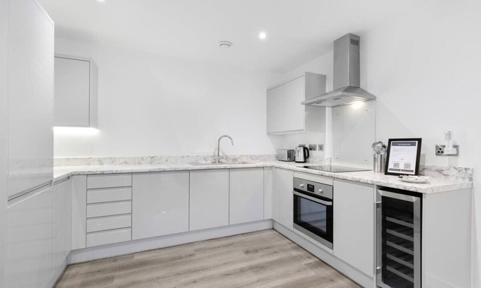 Newbury Apartment | Modern 2 Bedroom Apartment in Central Newbury