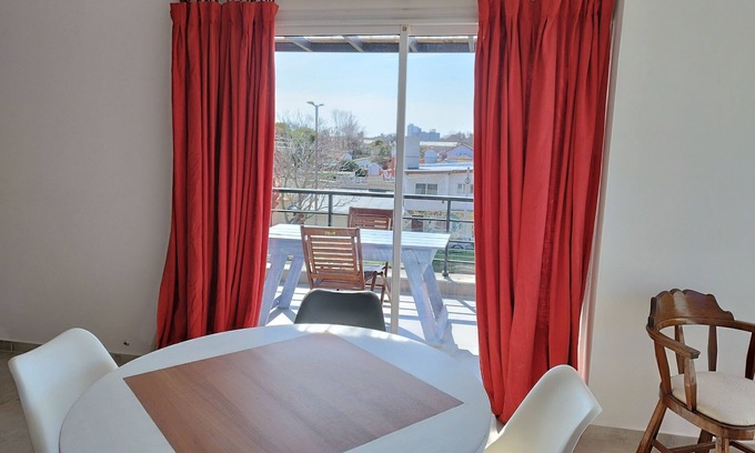 Miramar Apartment | Modern 2-bedroom apartment with WiFi in Miramar