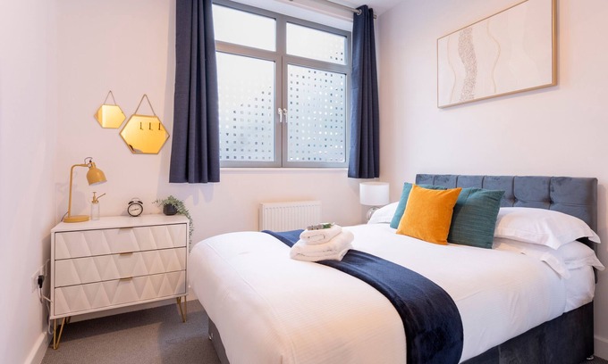 Redhill Apartment | Modern 2- Bedroom Apartment Redhill Central, Surrey, Gatwick #5