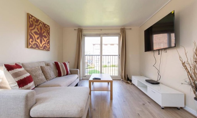 Thamesmead East Apartment | Modern 2 Bedroom Apartment in Thamesmead