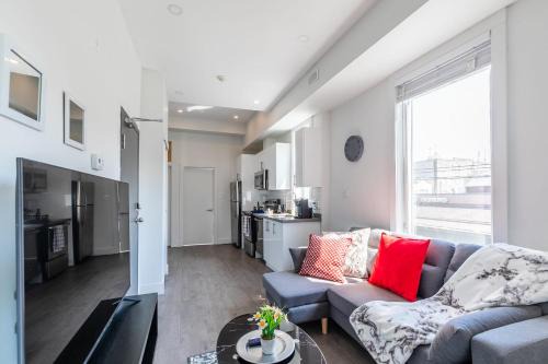 Greenwood - Coxwell Apartment | Modern 2 Bedroom Apartment - Near Leslieville