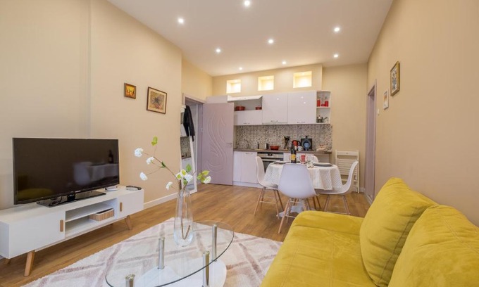 Sofia City Center Apartment | Modern 2 Bedroom Apartment next to Vitosha Str.