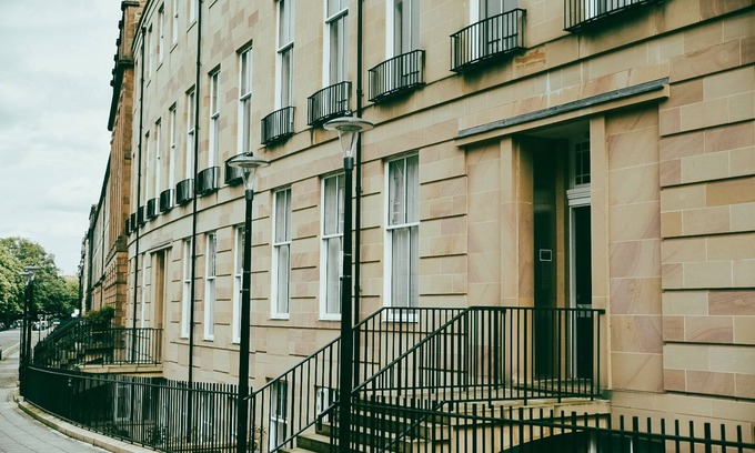 Bonnington Apartment | Modern 2 bedroom city centre apartment with parking