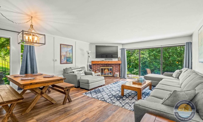 Lake Geneva Condo | Modern 2-Bedroom Condo near Lake Geneva