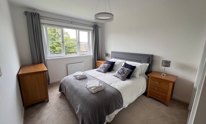 Bishopton Apartment | Modern 2 Bedroom Flat in Quiet Village w/Ensuite