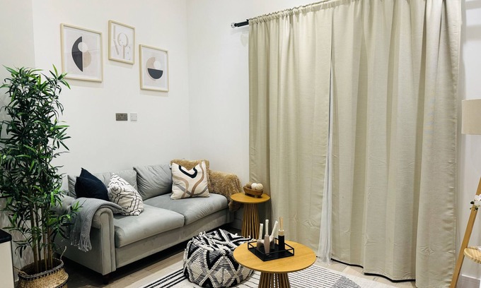 Carshalton Central Apartment | Modern 2 Bedroom in Sutton, Family Size Rooms With Modern Amentites , Free Wifi