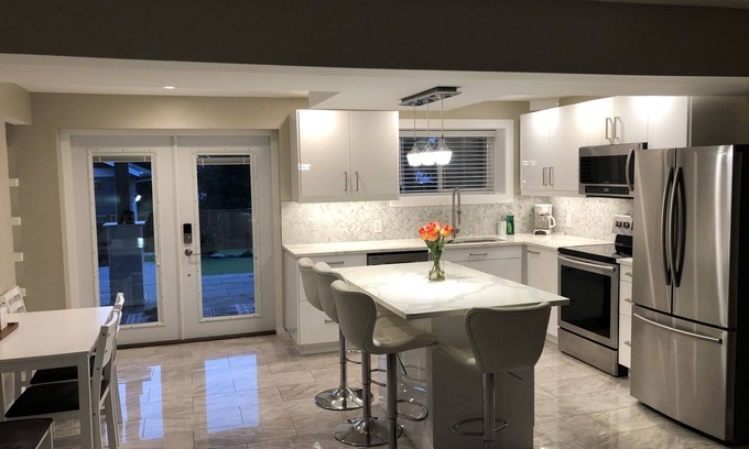 Central Okanagan House | Modern 2 bedroom one bath suite