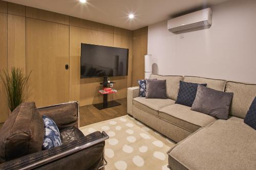 Chinatown Apartment | Modern 2 Bedroom Retreat in Downtown Manhattan