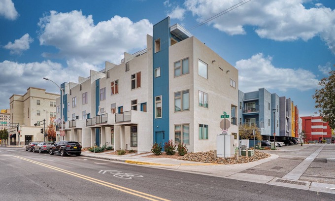 Raynolds Addition House | Modern 2 bedroom townhome in Downtown Albuquerque with a rooftop balcony.