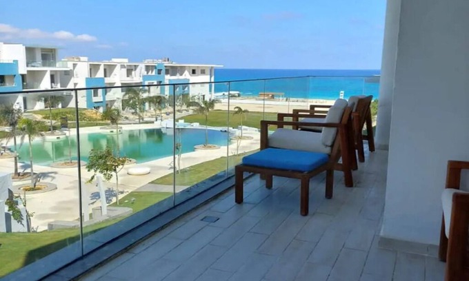 Ad-Dab'ah Ski Chalet | Modern 2 Bedrooms Serviced Apartment - Pool & Sea View