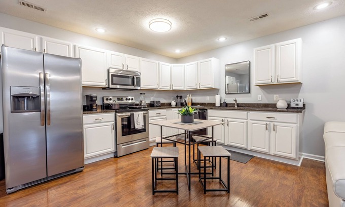 Osage Apartment | Modern 2 BR apartment great location