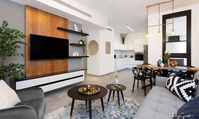 Kerem HaTeimanim Apartment | Modern 2 BR near Shouk Hacarmel by HolyGuest