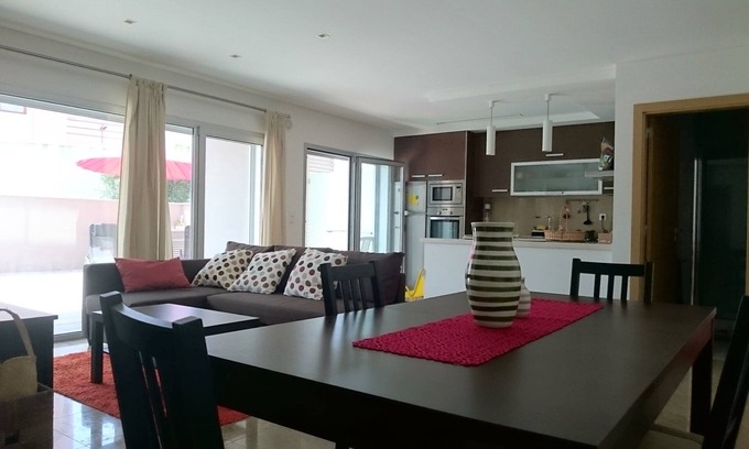 Sao Martinho do Porto Apartment | Modern 2-Bedroom Apartment with Terrace