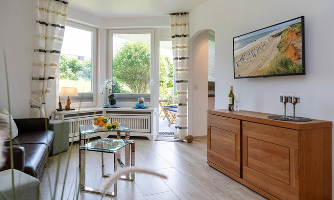 Westerland Apartment | Modern 2-room apartment with terrace, parking space, WLAN. Pets allowed.