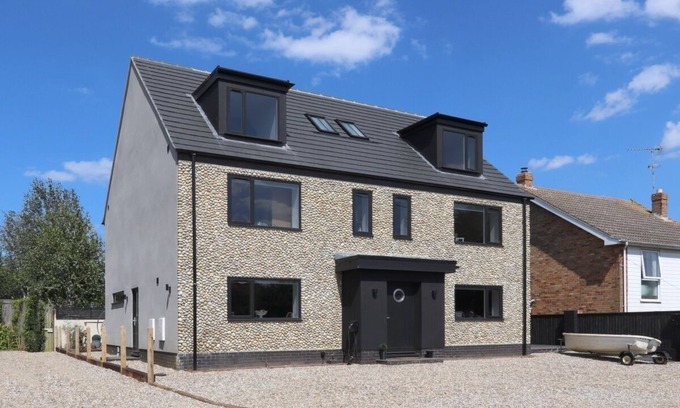 Wells-next-the-Sea House | Modern 2 storey Holiday let within easy reach of the Town centre.